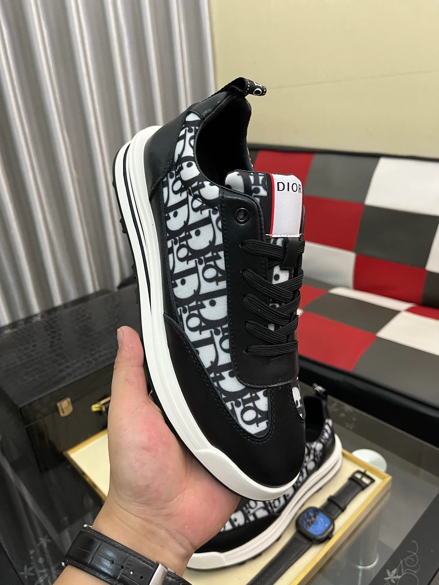 Men's shoes💰420⌚️⌚️[Dior] Dior's new men's genuine leather casual shoes, the highest version on the market, any comparison is welcome🆚! The original leather has excellent texture and is super high-end! Fetal sheep net lining imported from Italy, removable pad! Luxurious materials and fine workmanship, highly recommended! Code number: 38-443️⃣Colors available